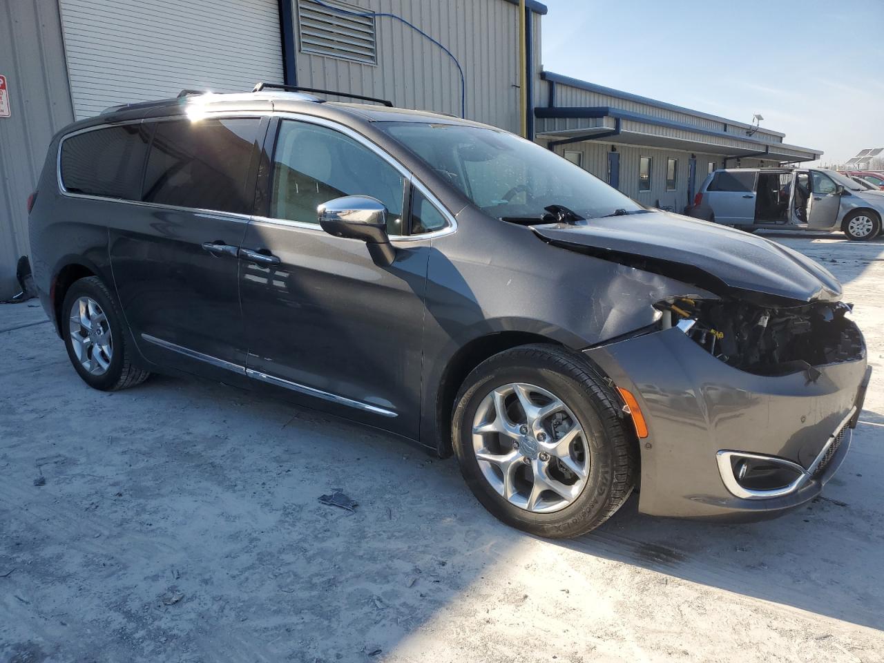 2017 Chrysler Pacifica - Image 4