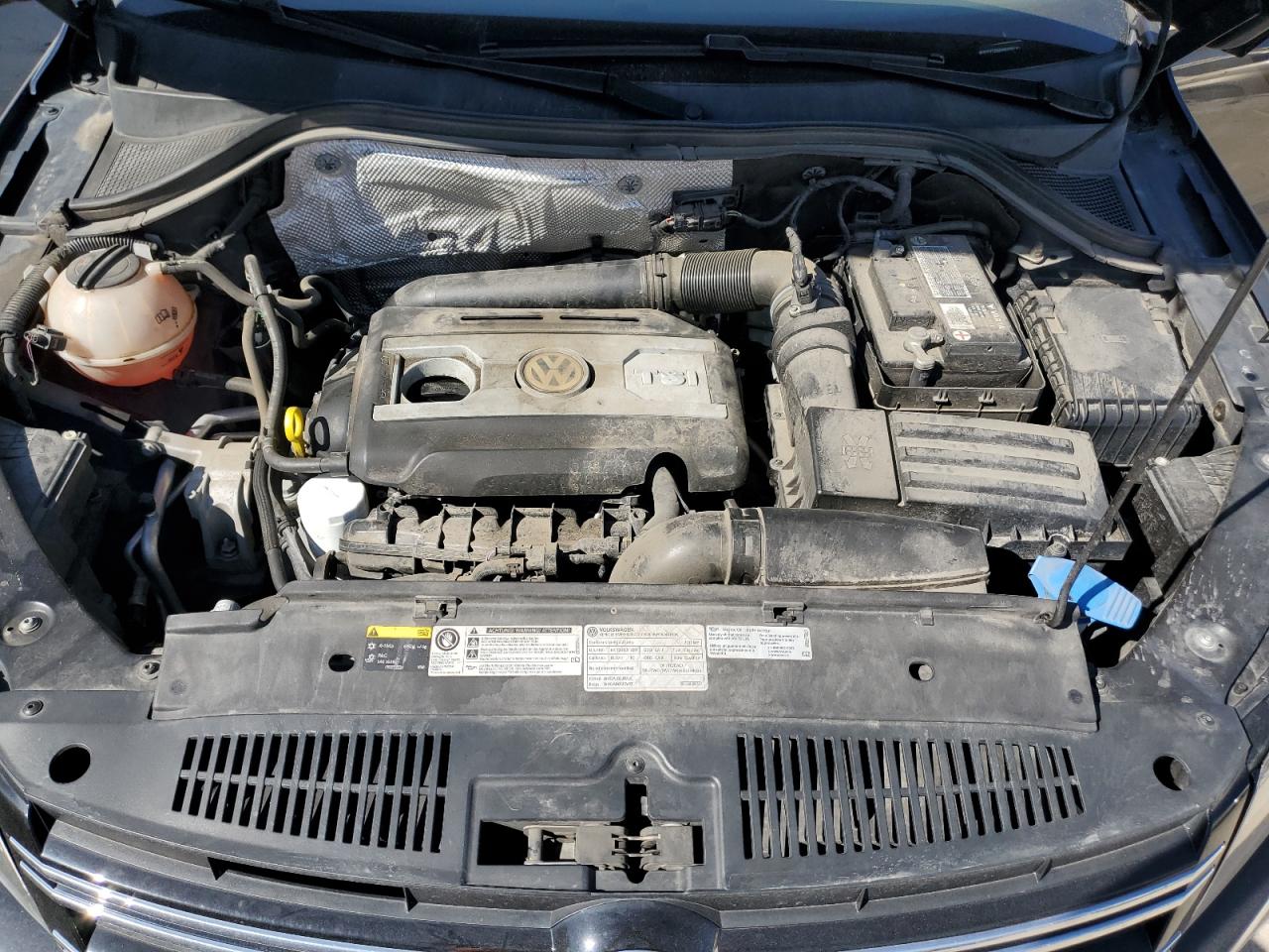 2017 Volkswagen Tiguan - Image 12