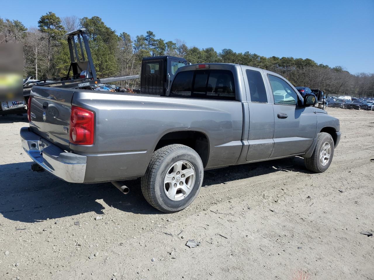 2005 Dodge Dakota - Image 3