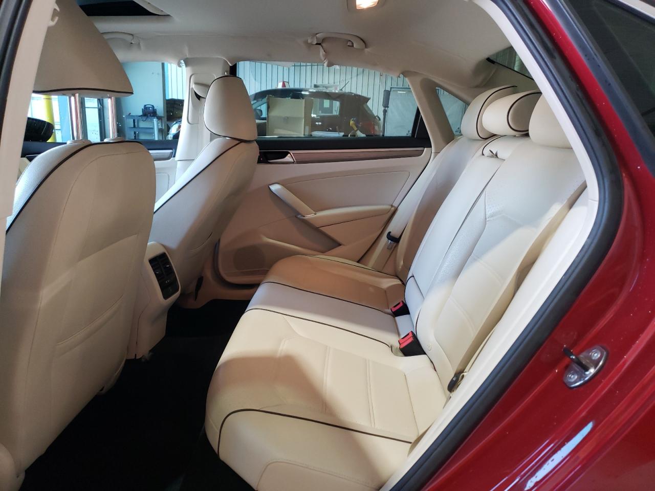 2016 Volkswagen Passat - Image 10