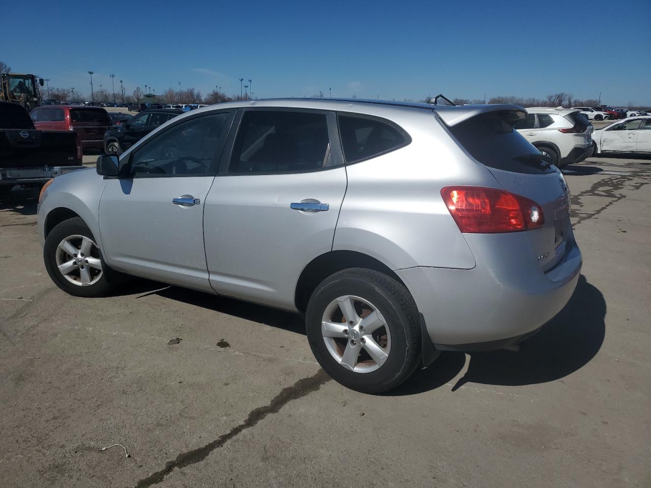 2010 Nissan Rogue - Image 2