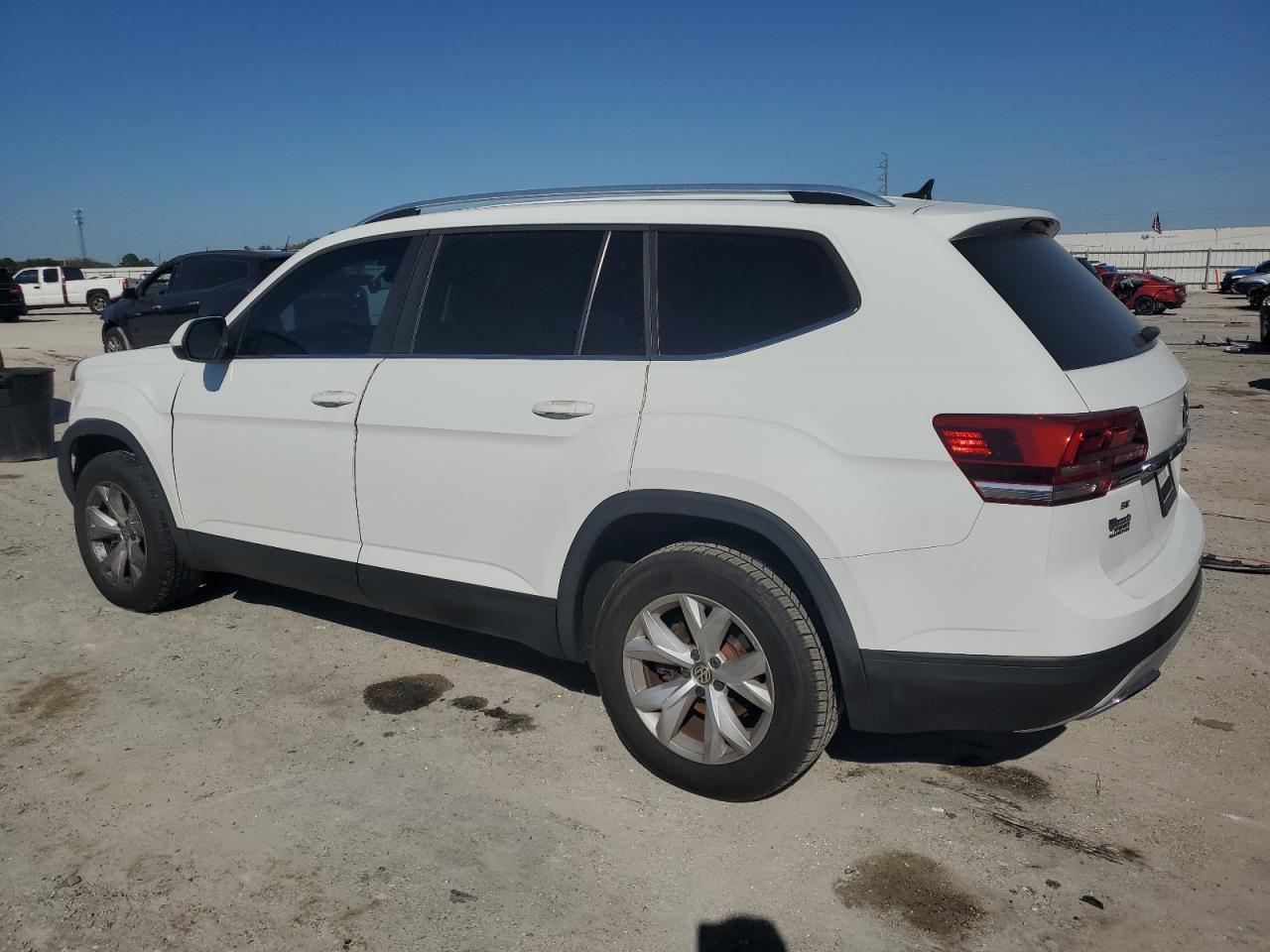 2018 Volkswagen Atlas - Image 2