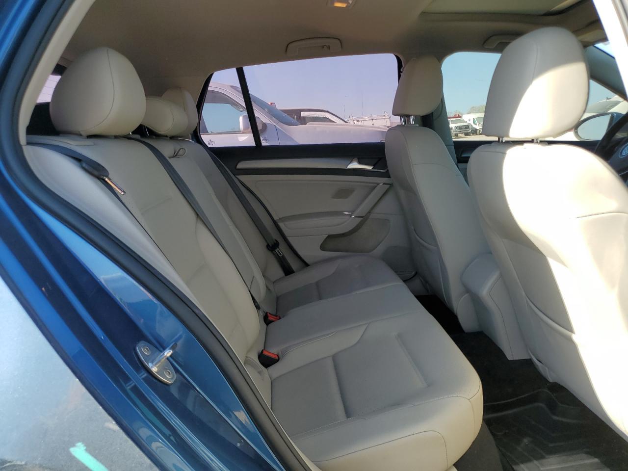 2018 Volkswagen Golf - Image 10