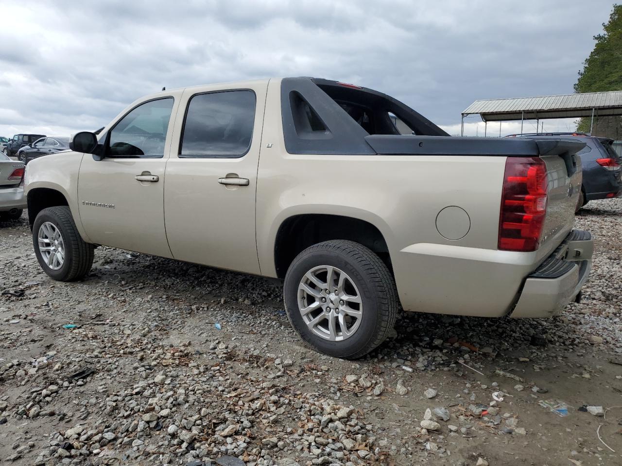 2008 Chevrolet Avalanche - Image 2