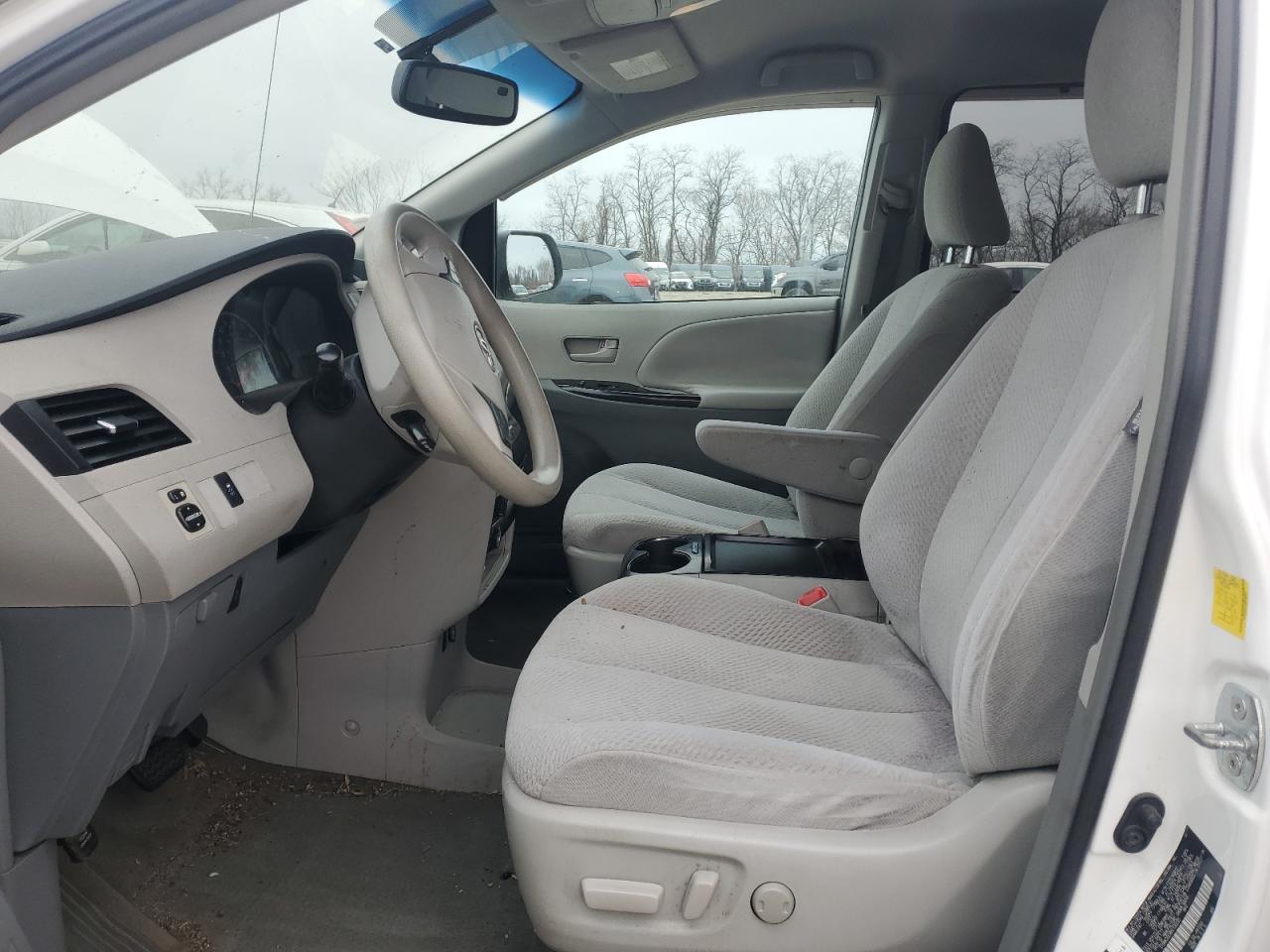 2011 Toyota Sienna - Image 7