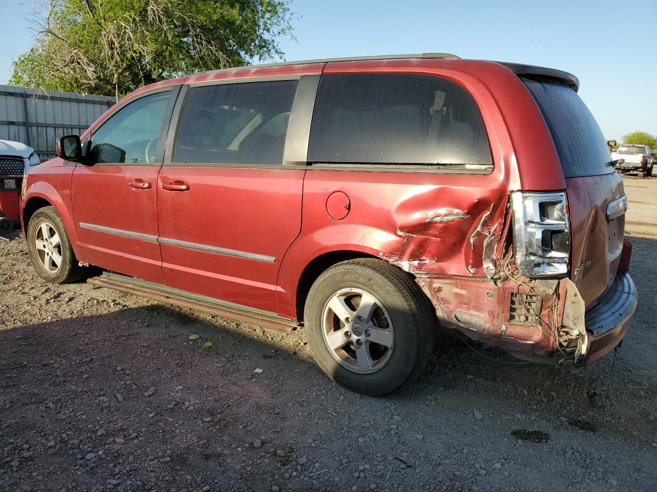2010 Dodge Caravan - Image 2