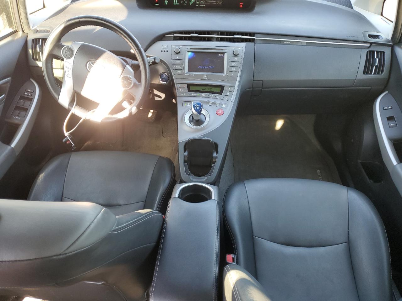 2015 Toyota Prius - Image 8