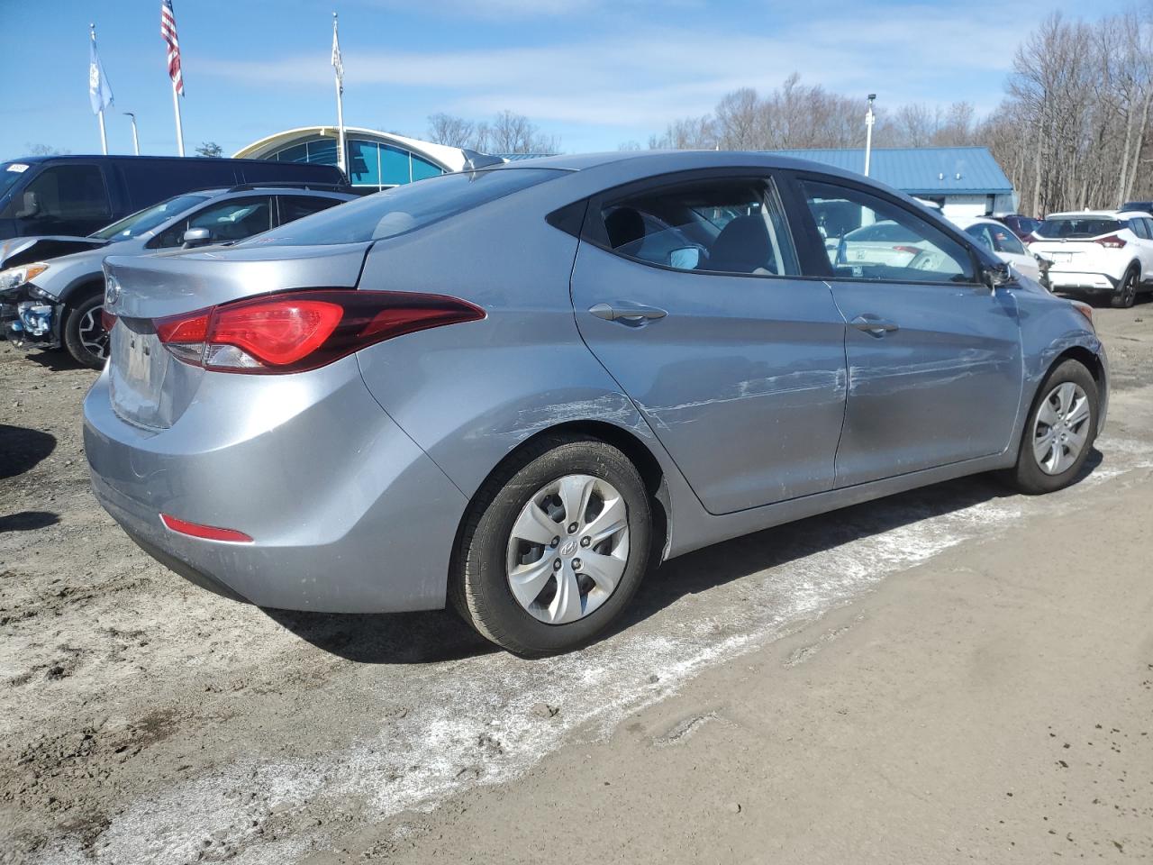 2016 Hyundai Elantra - Image 3