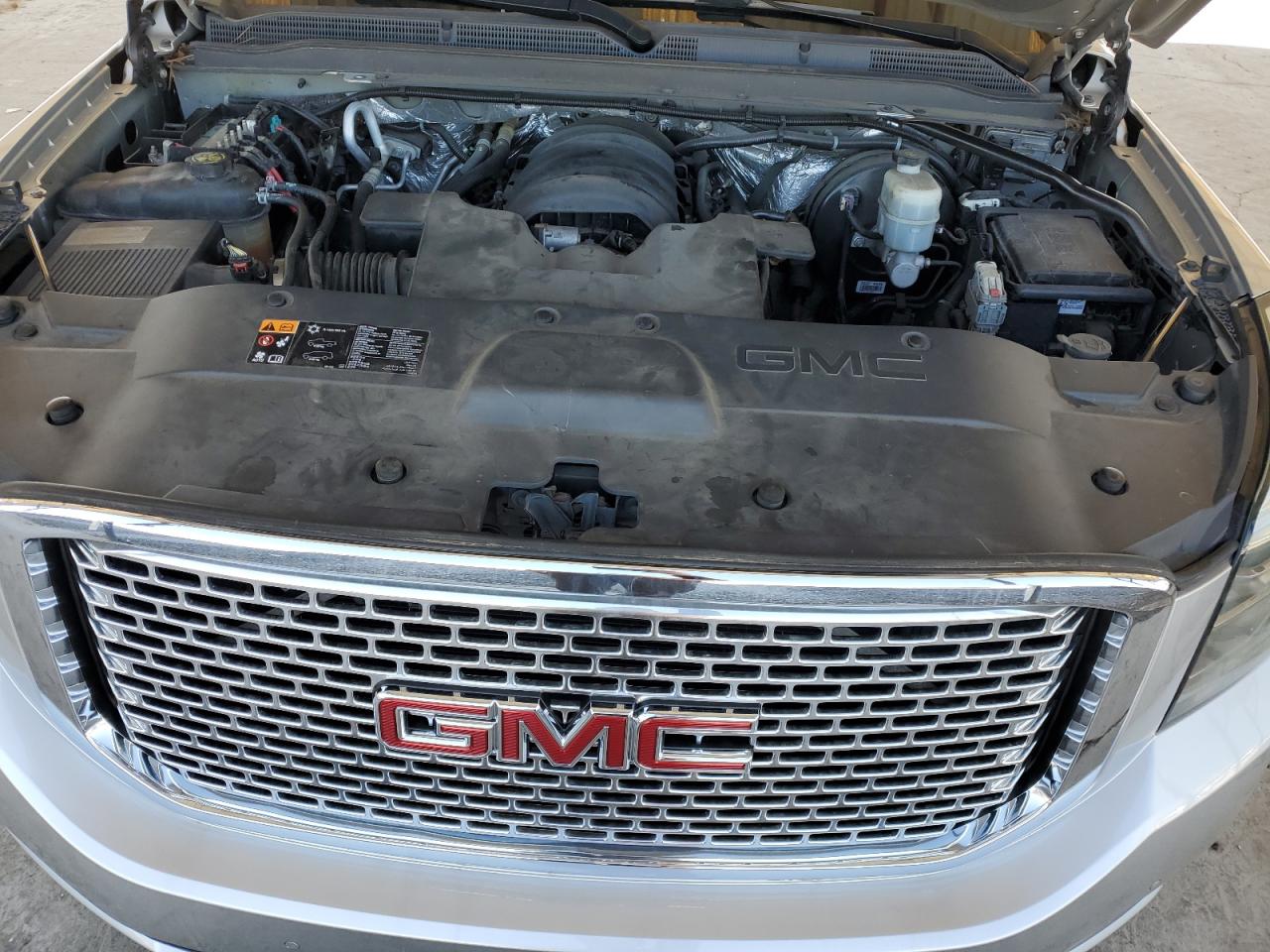 2015 GMC Yukon - Image 13