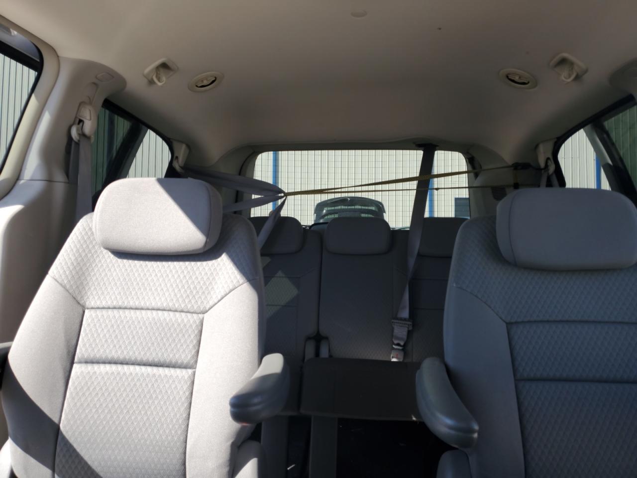 2010 Chrysler Town & Country - Image 10