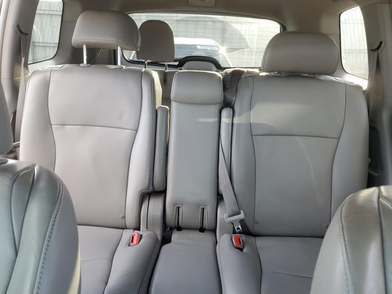2013 Toyota Highlander - Image 10