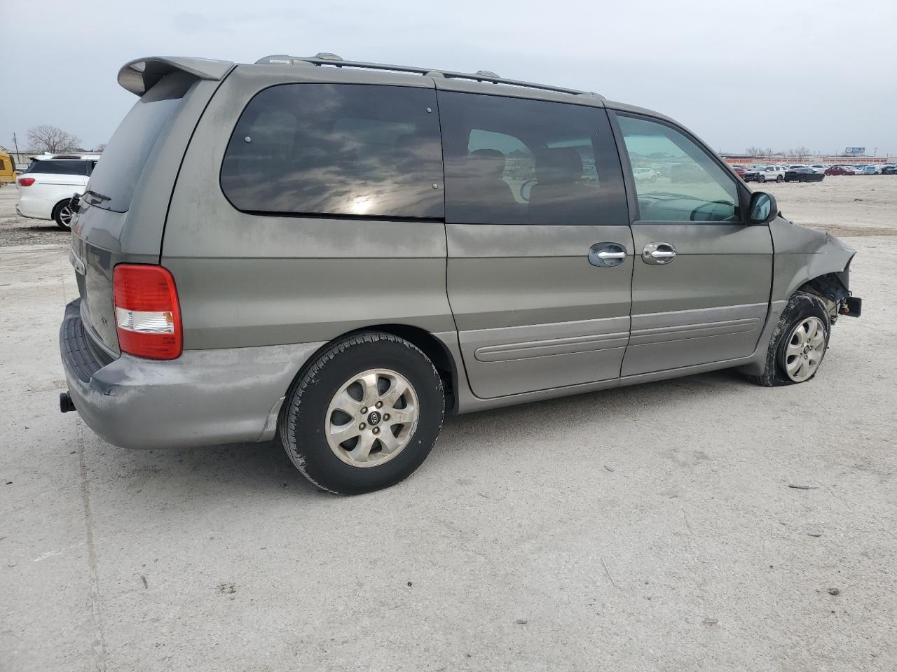 2005 Kia Sedona - Image 3