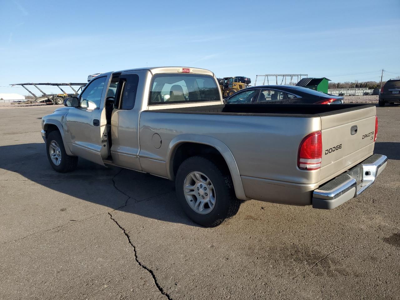 2004 Dodge Dakota - Image 2