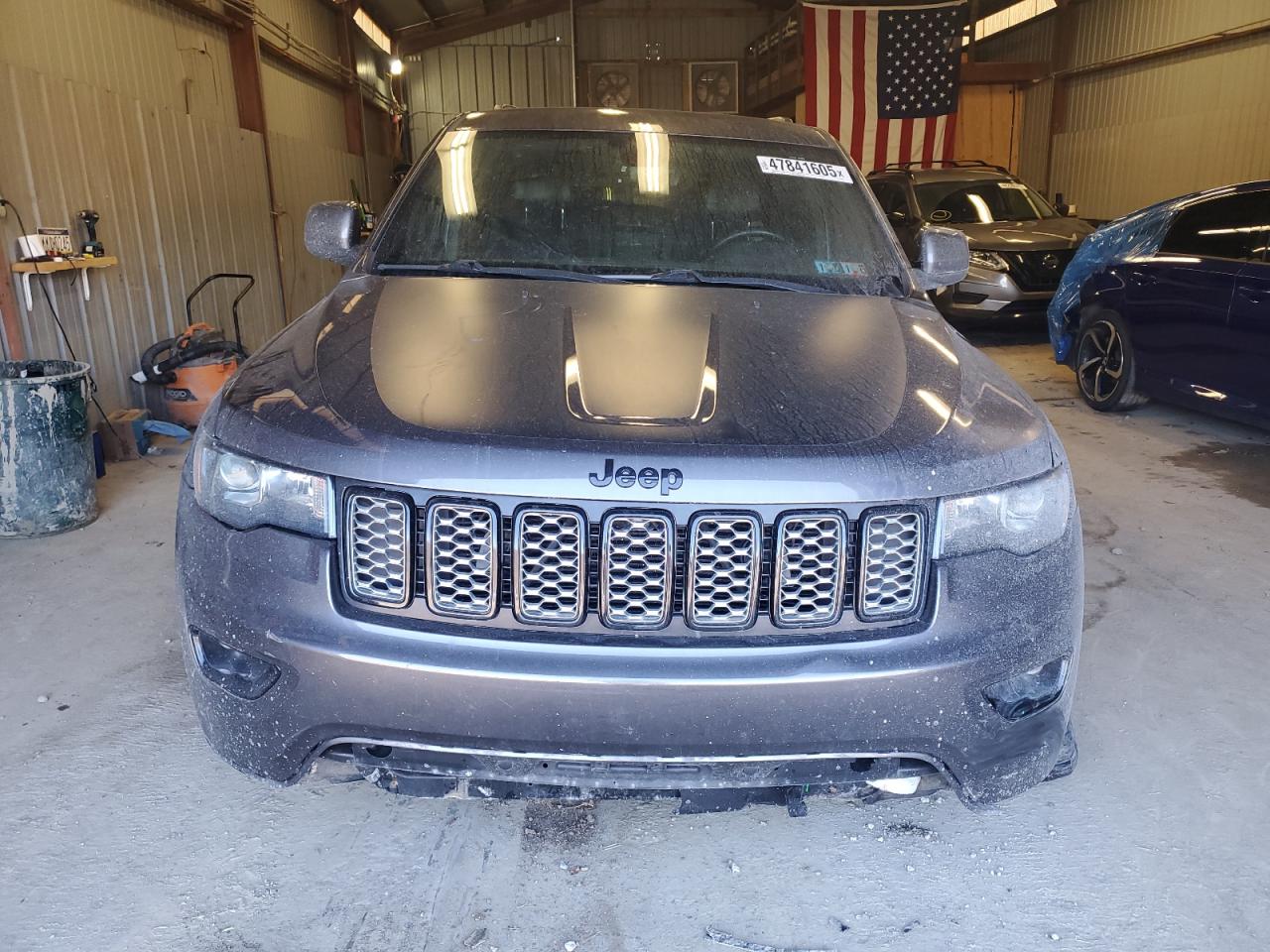 2017 Jeep Grand Cherokee - Image 5