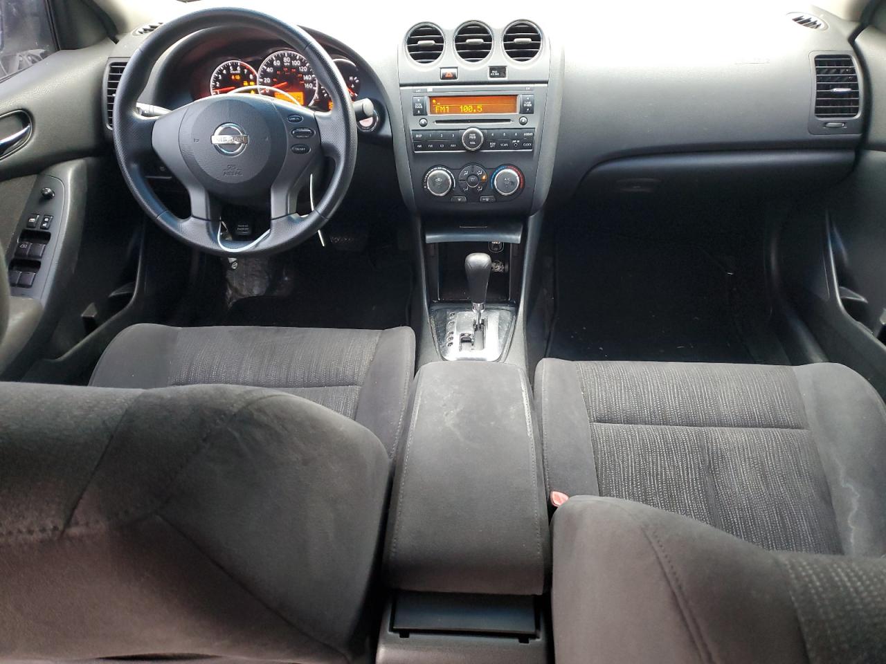 2010 Nissan Altima - Image 8
