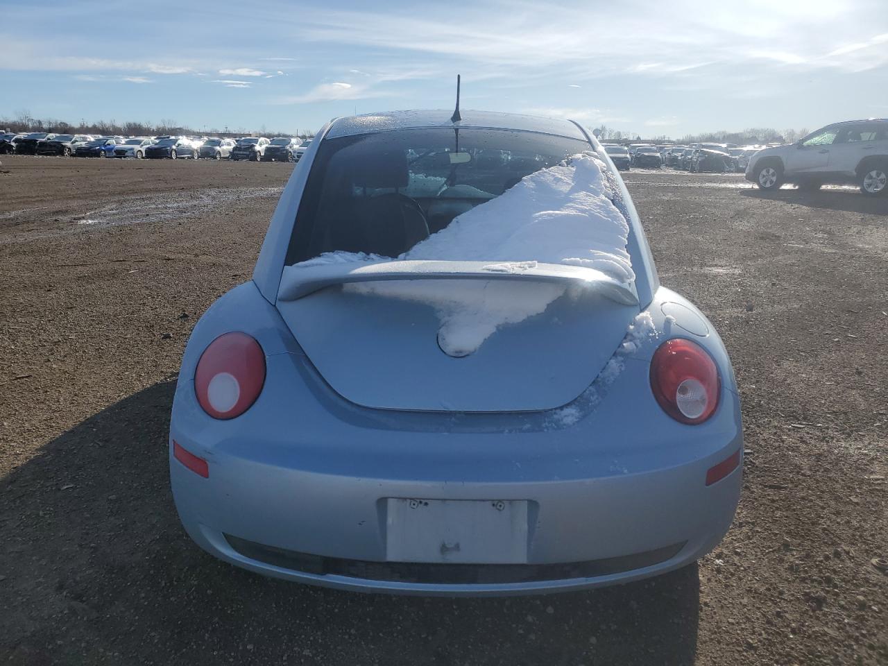 2010 Volkswagen Beetle - Image 6