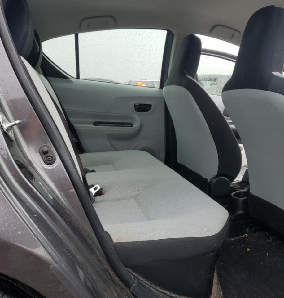 2013 Toyota Prius - Image 12