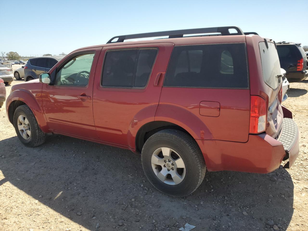 2010 Nissan Pathfinder - Image 2