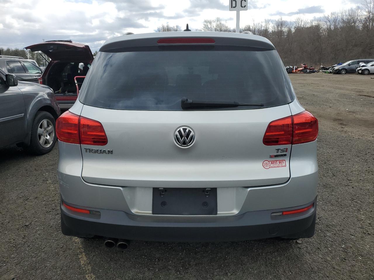 2017 Volkswagen Tiguan - Image 6