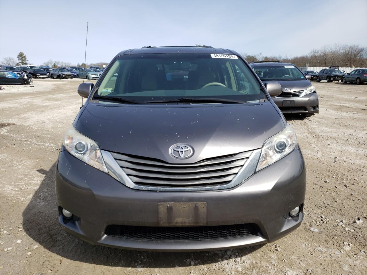 2012 Toyota Sienna - Image 5
