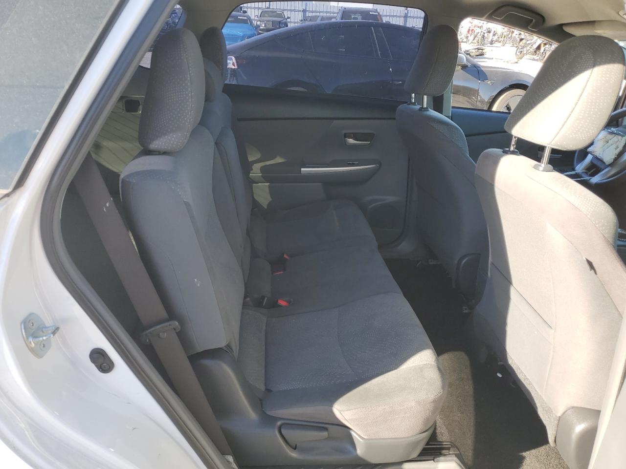 2013 Toyota Prius - Image 10