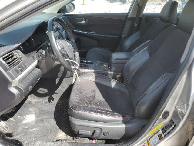 Sedans TOYOTA CAMRY 2015 Srebrny