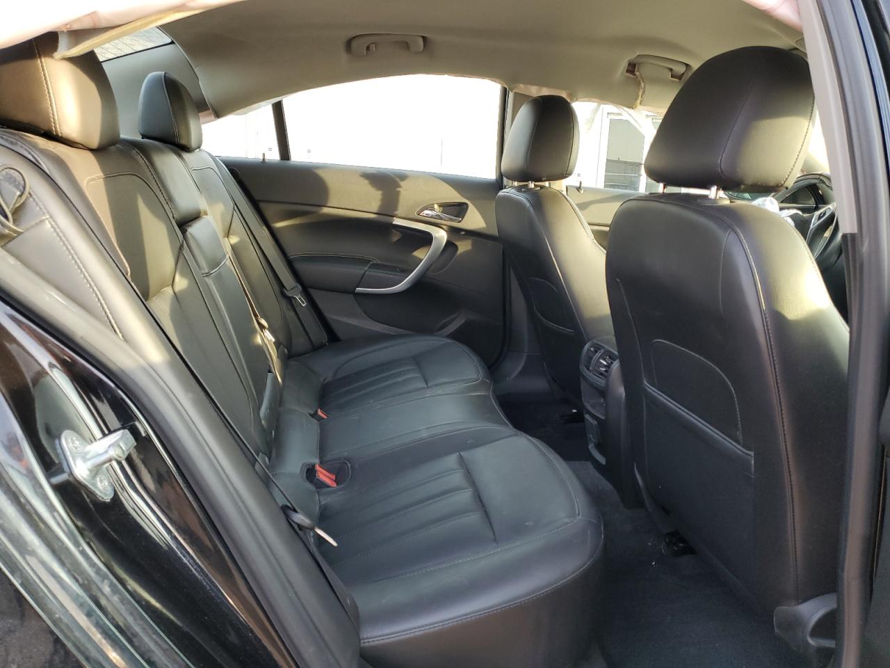 2012 Buick Regal - Image 11