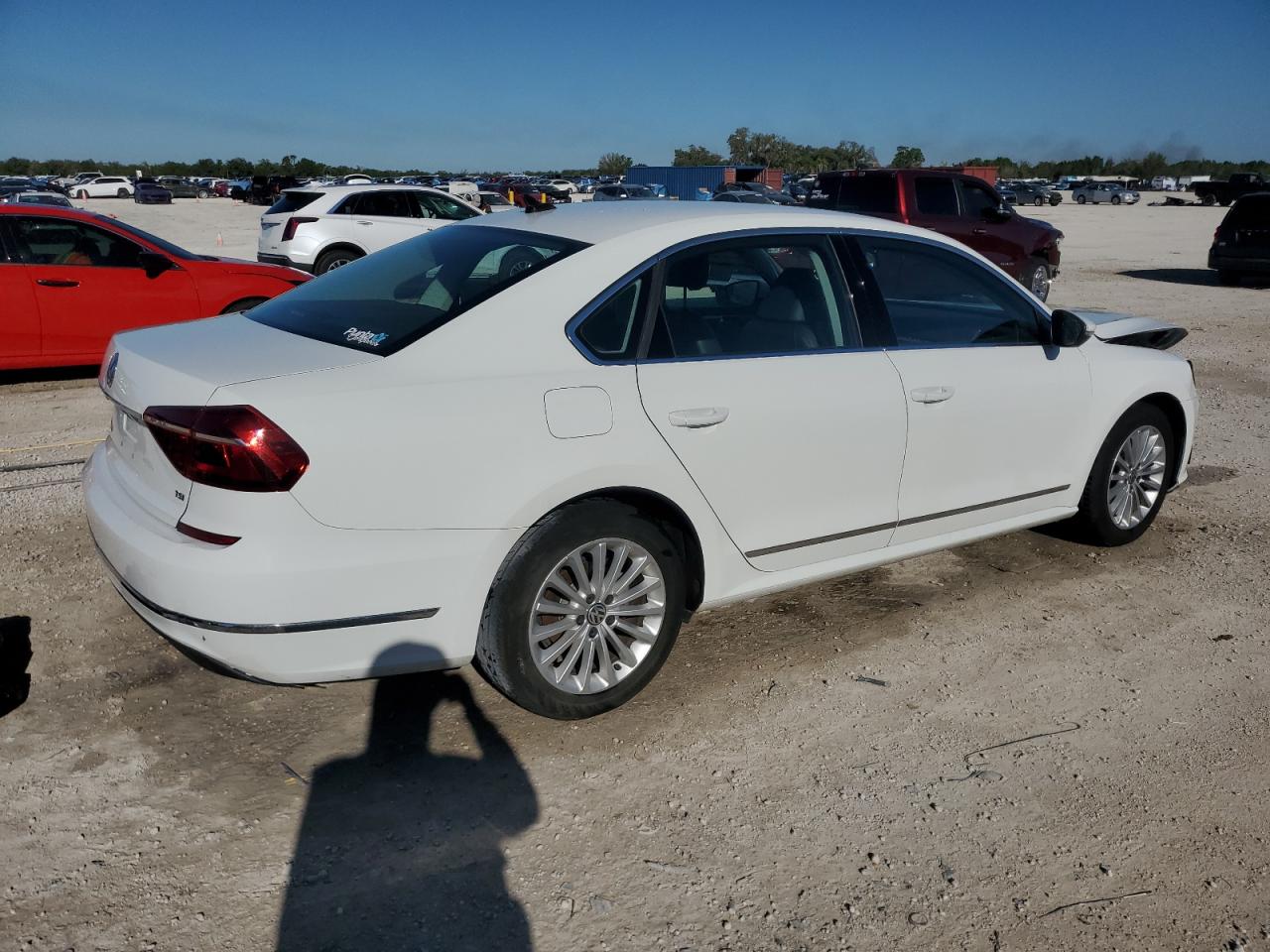 2017 Volkswagen Passat - Image 3