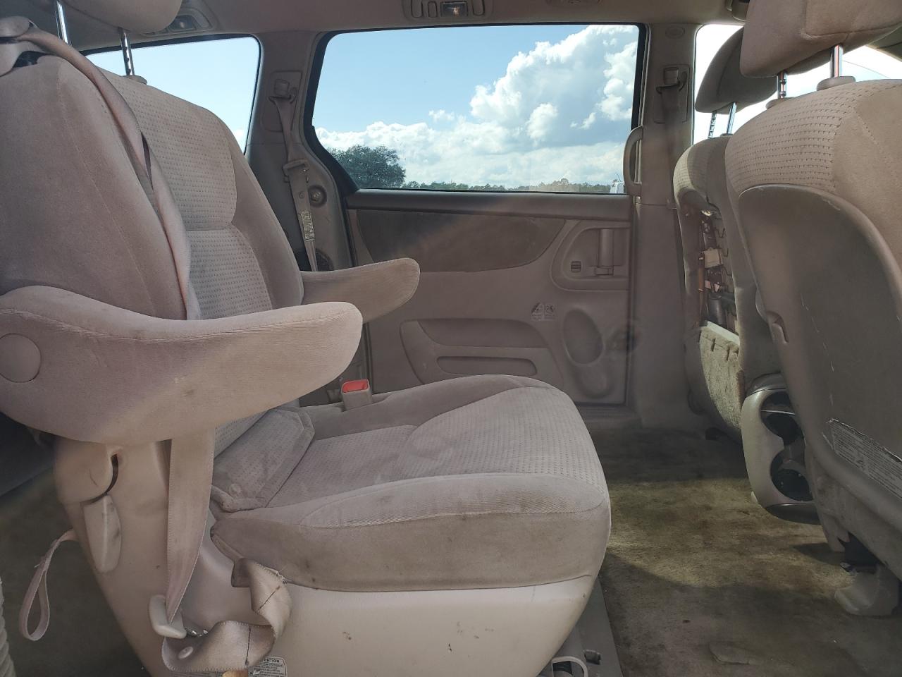 2006 Toyota Sienna - Image 11
