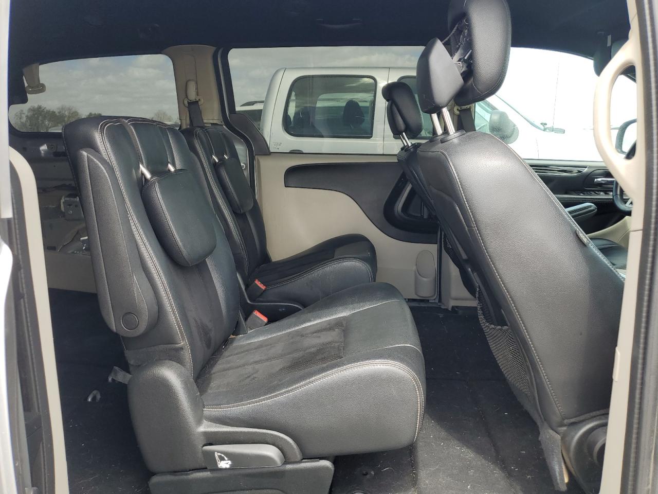 2018 Dodge Caravan - Image 11