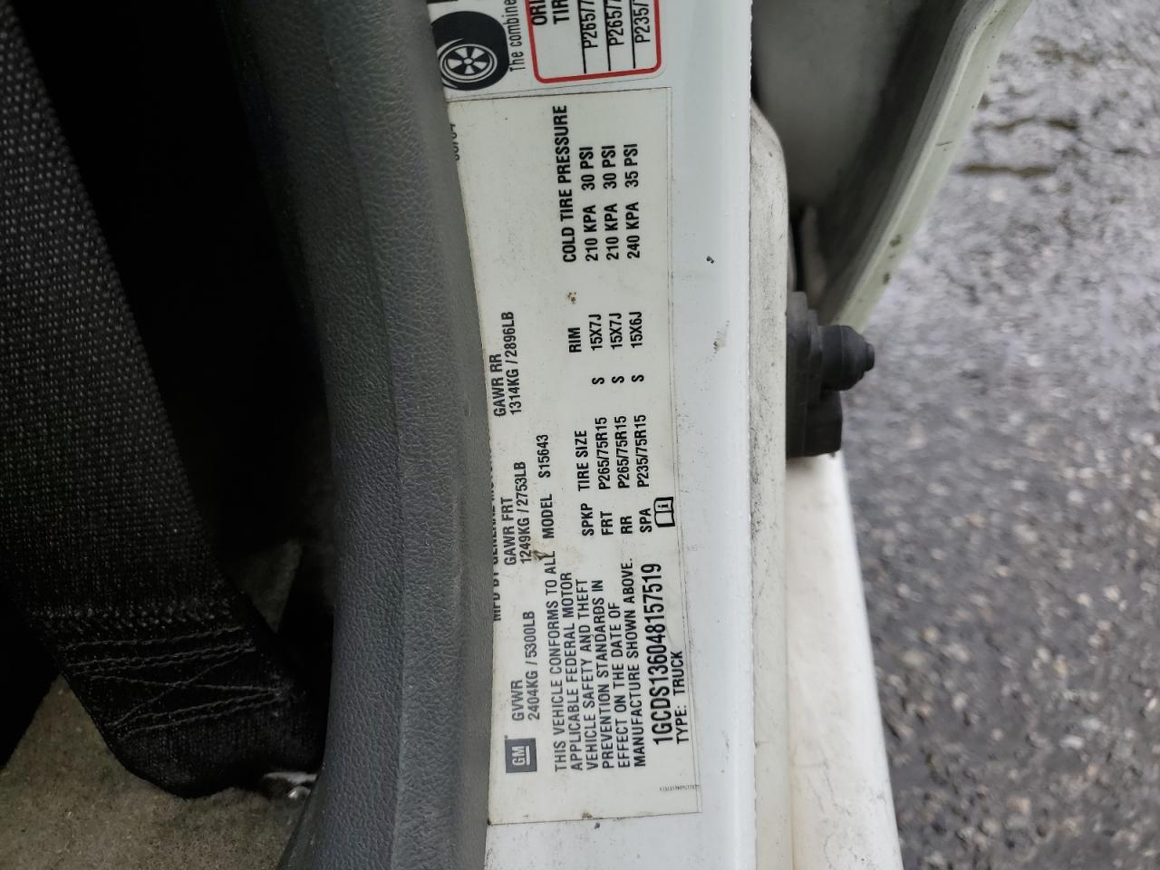 2004 Chevrolet Colorado - Image 13