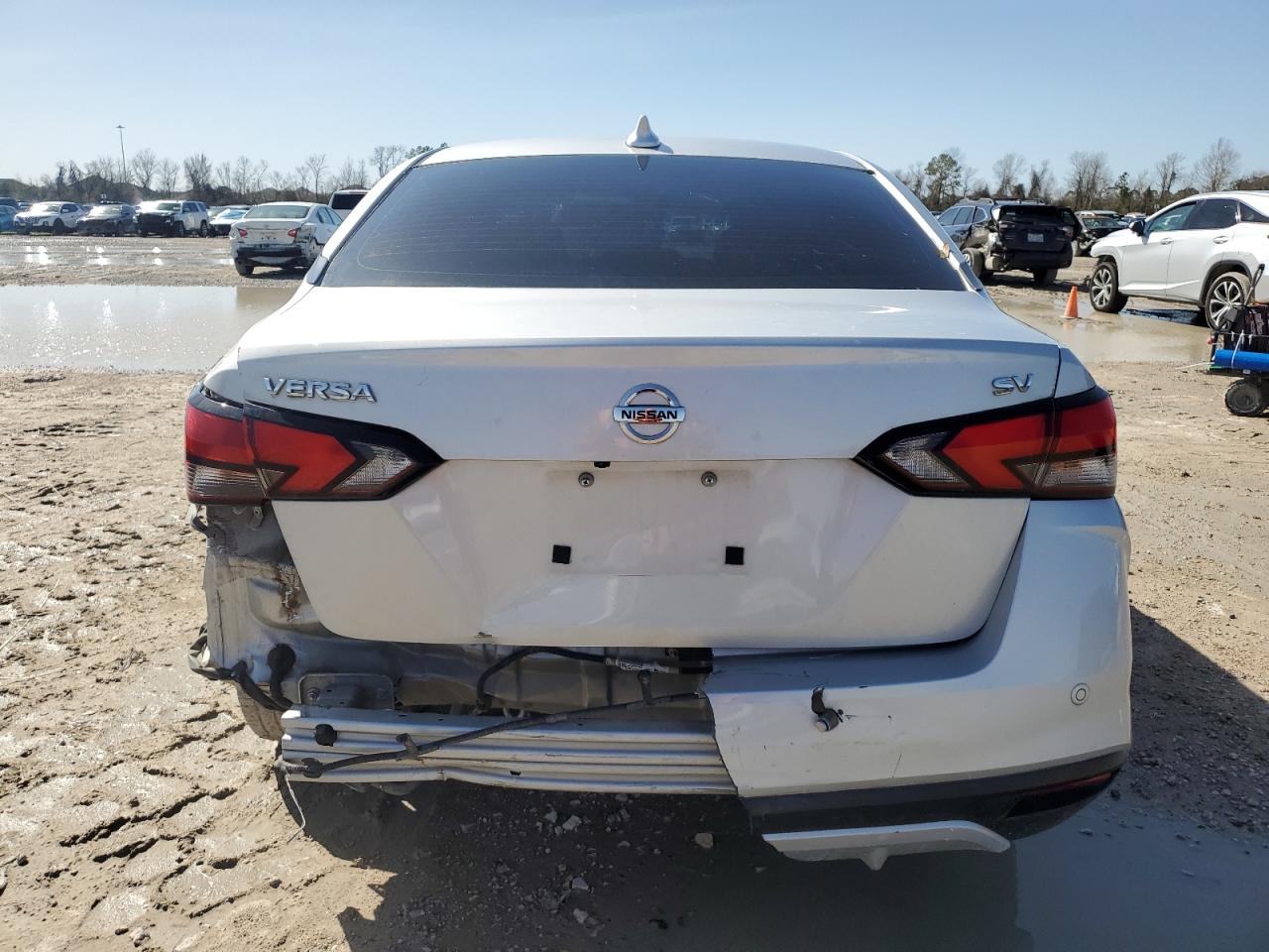 2021 Nissan Versa - Image 6
