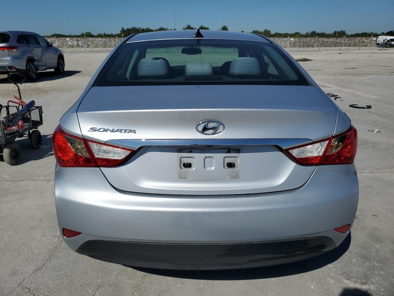 2014 Hyundai Sonata - Image 6
