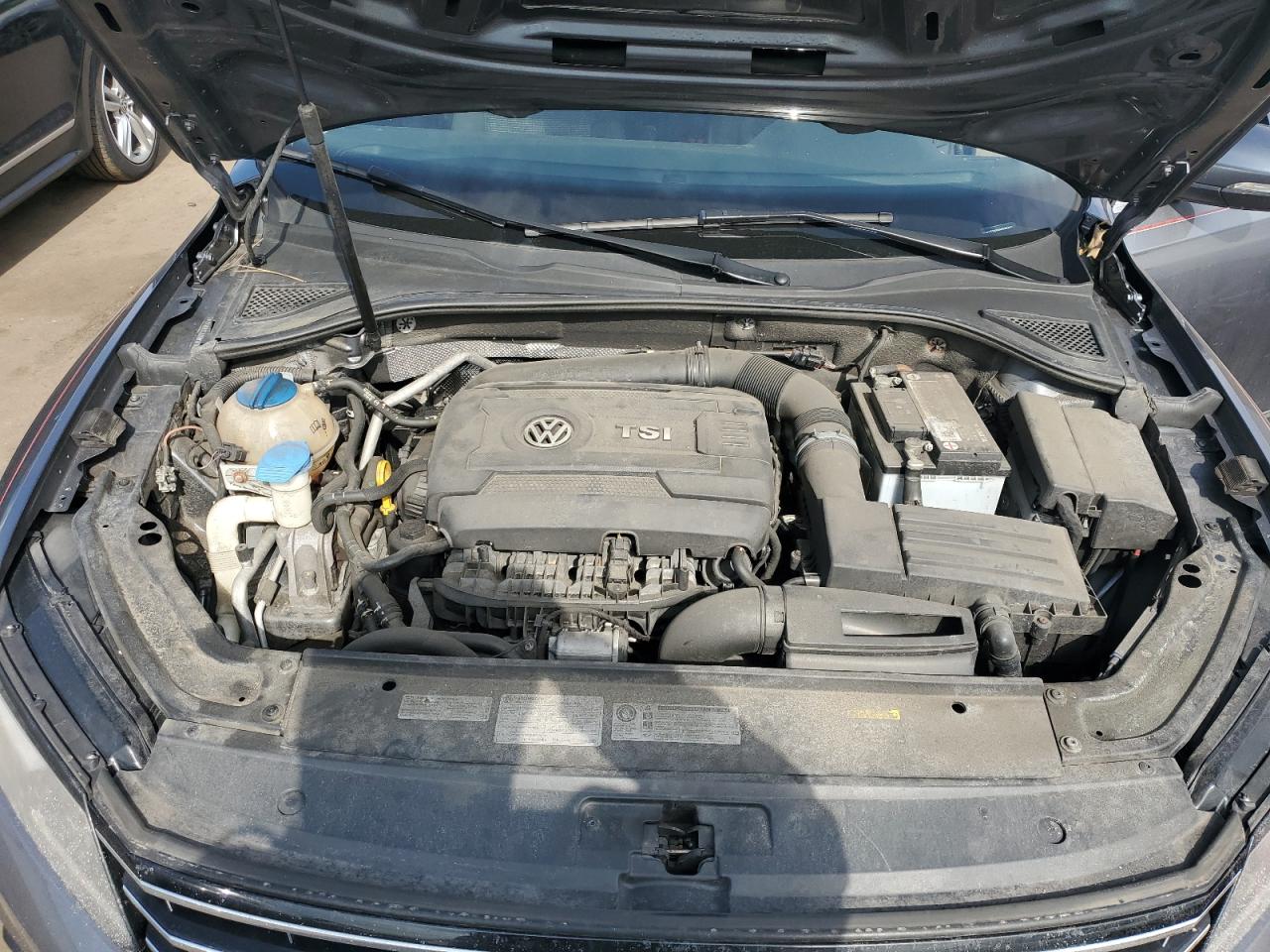 2017 Volkswagen Passat - Image 11
