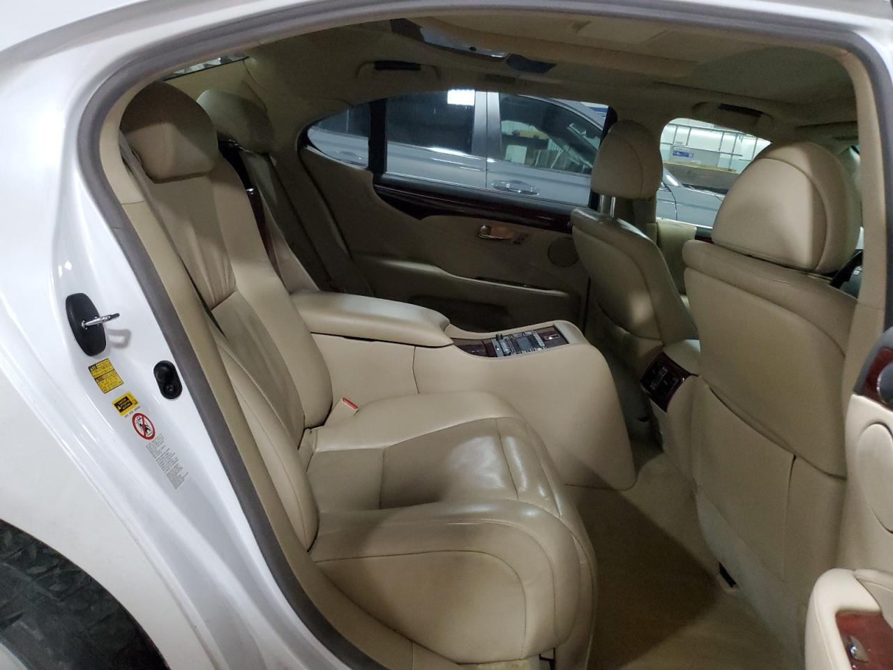 2008 Lexus LS - Image 10