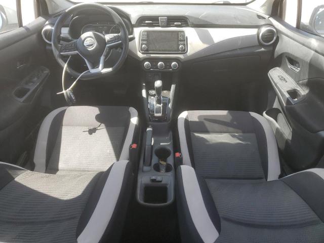  NISSAN VERSA 2021 Srebrny