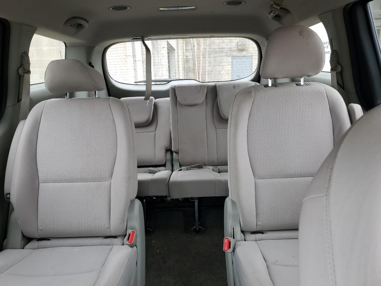 2017 Kia Sedona - Image 10