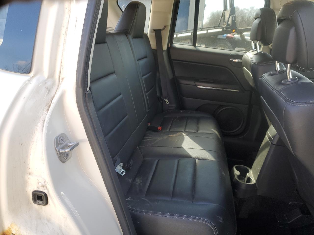 2010 Jeep Compass - Image 11