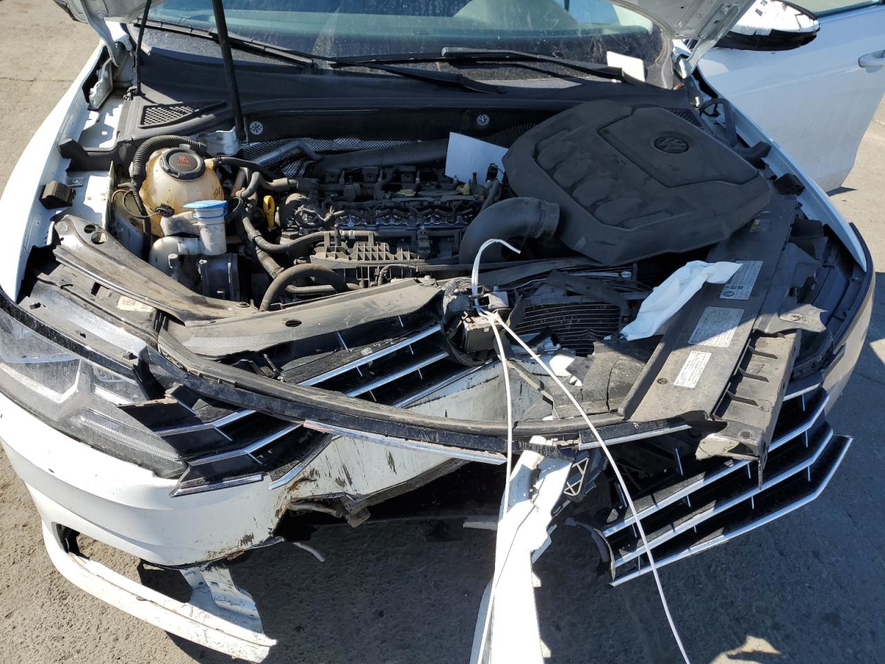 2018 Volkswagen Passat - Image 11