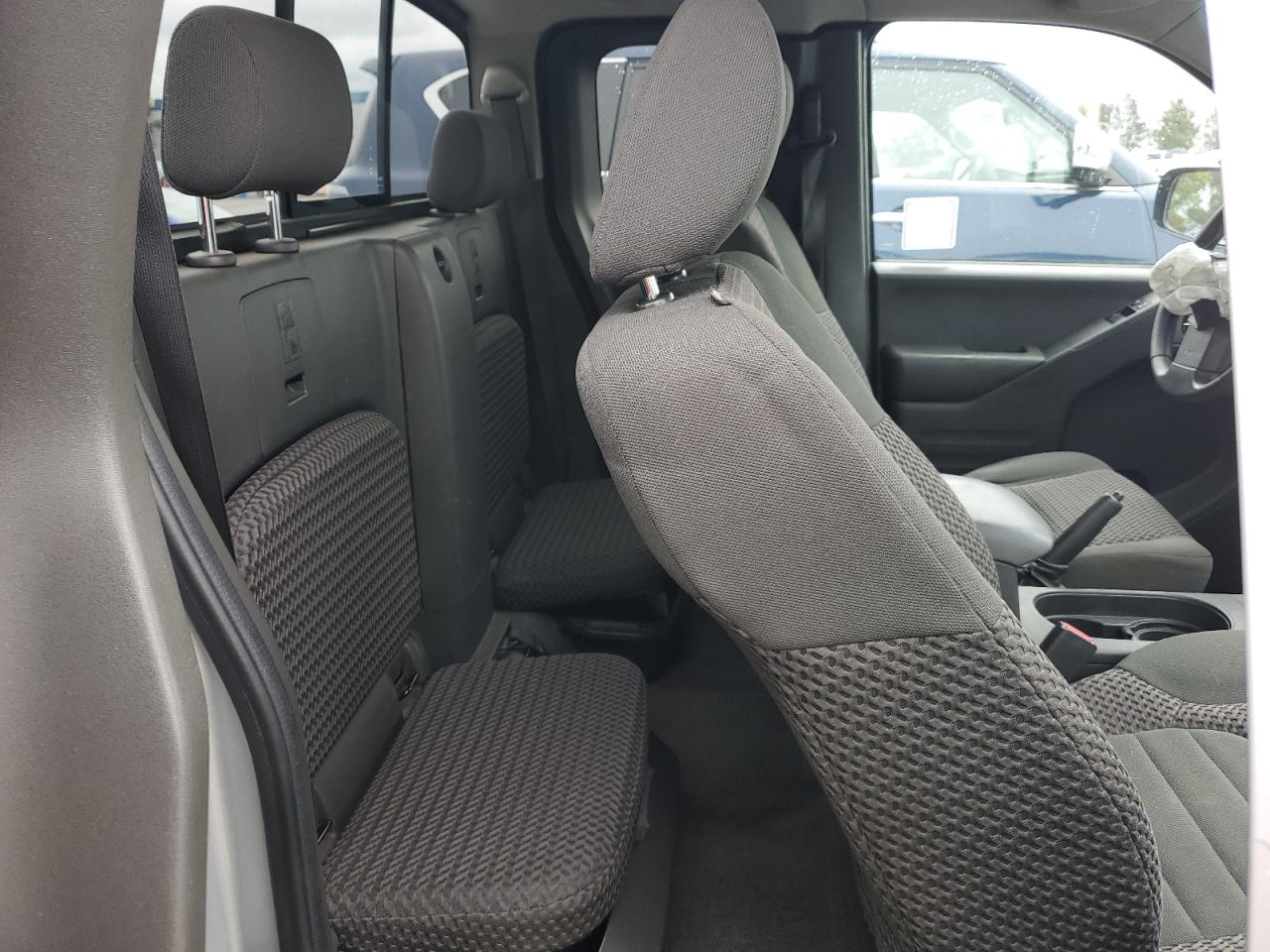2015 Nissan Navara (Frontier) - Image 10