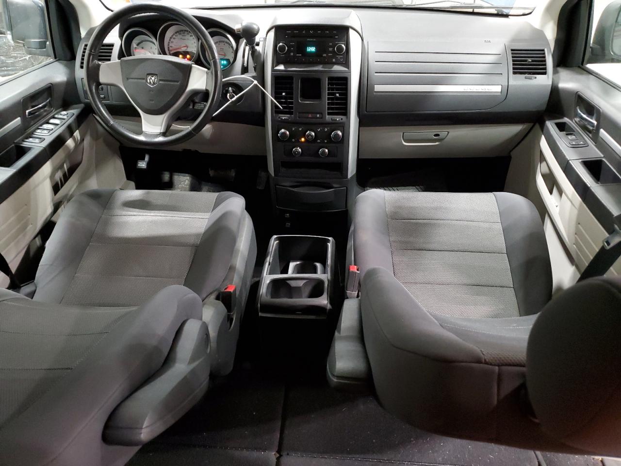 2009 Dodge Caravan - Image 8