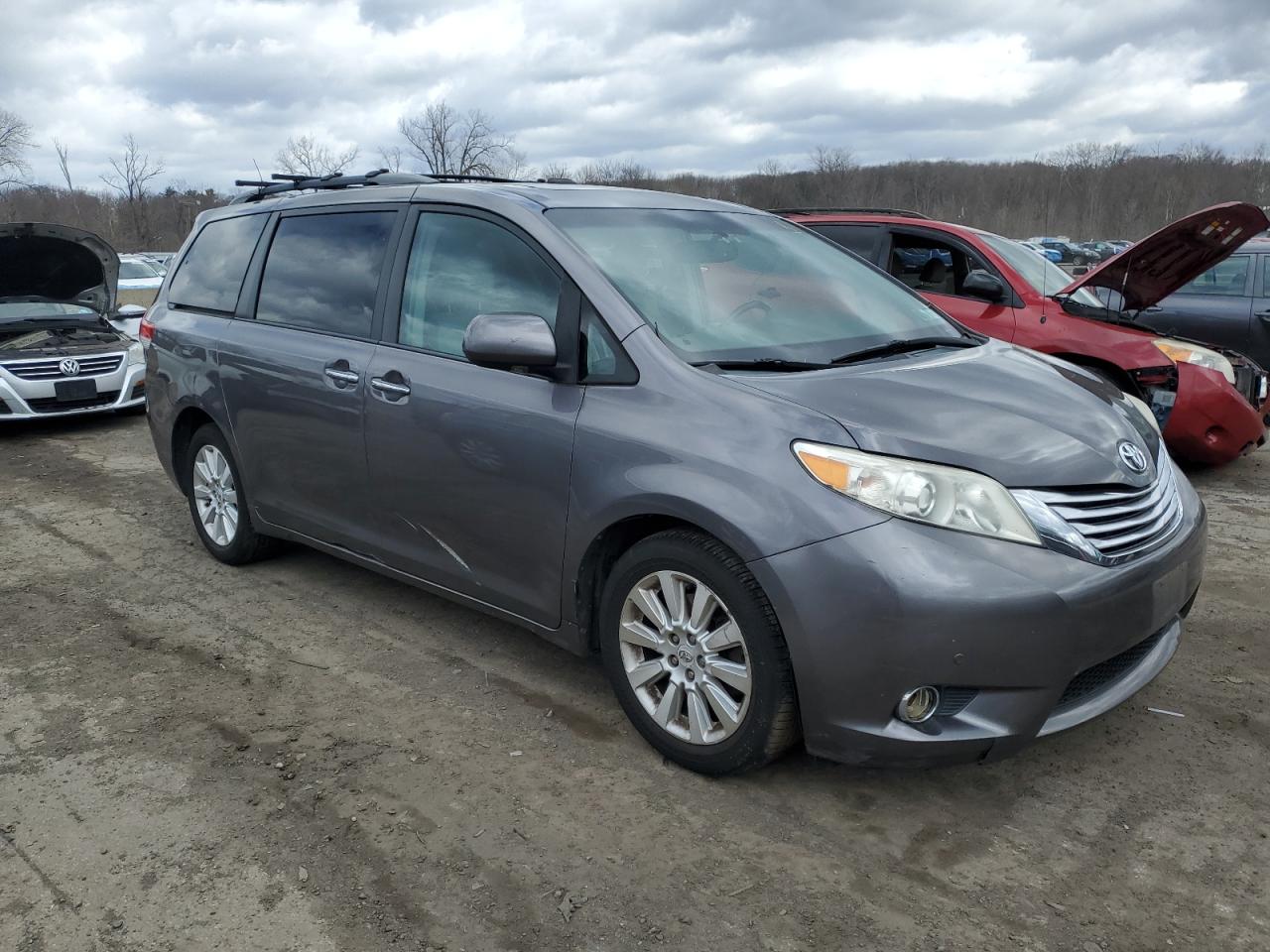 2011 Toyota Sienna - Image 4