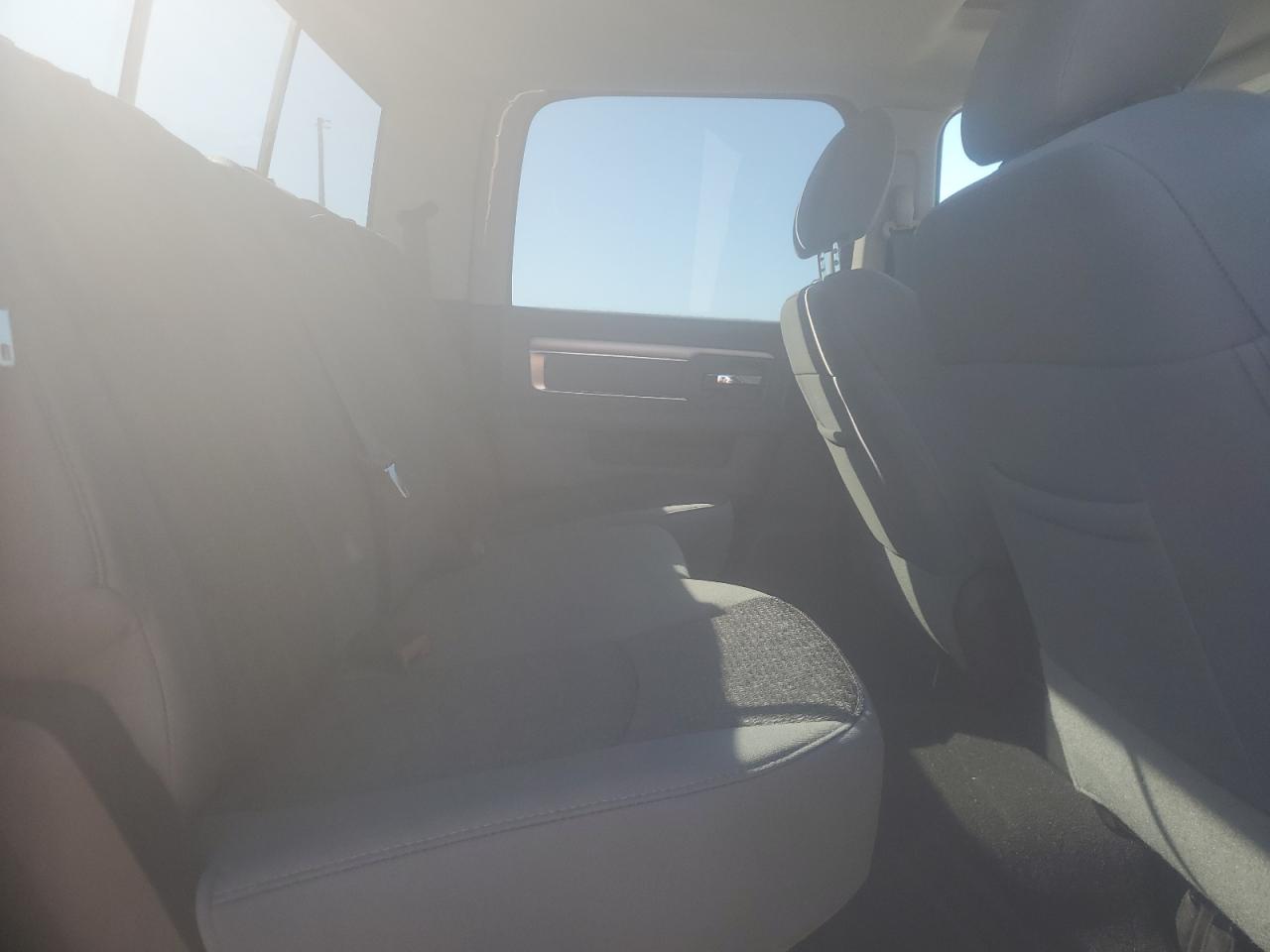 2016 RAM 1500 - Image 10