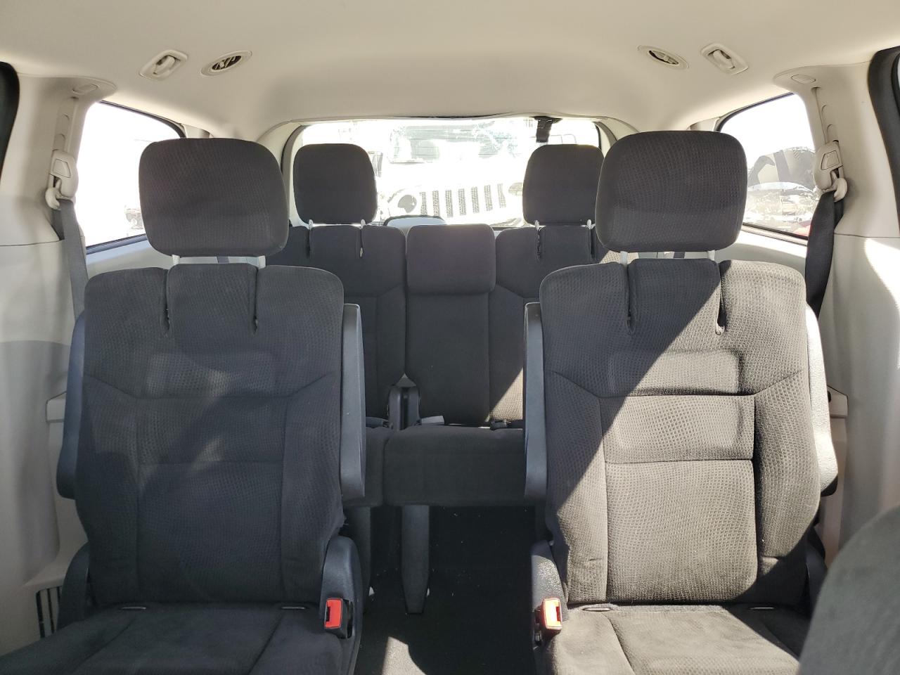 2015 Dodge Caravan - Image 10