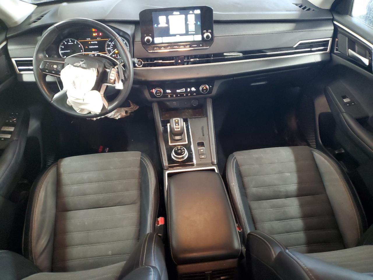 2024 Mitsubishi Outlander - Image 8