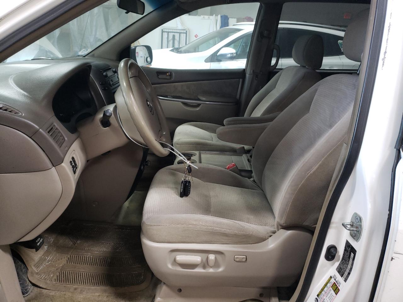 2008 Toyota Sienna - Image 7