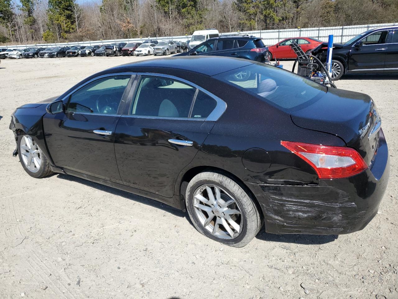 2010 Nissan Maxima - Image 2