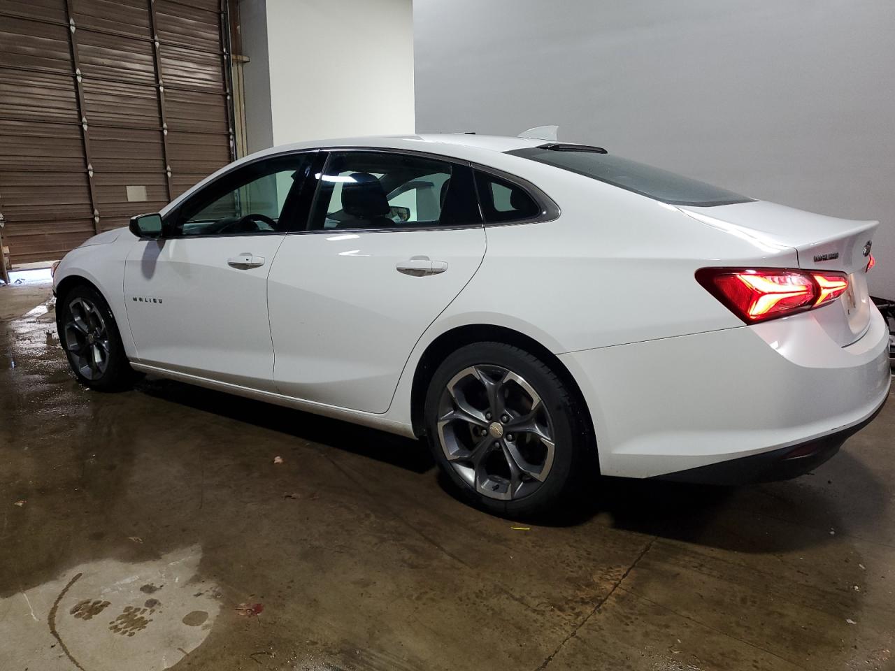 2022 Chevrolet Malibu - Image 2