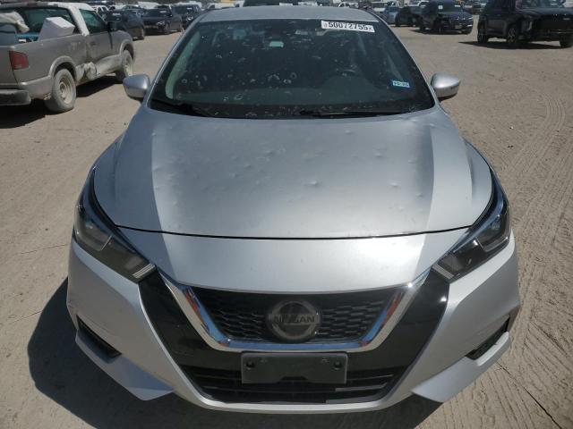  NISSAN VERSA 2021 Srebrny