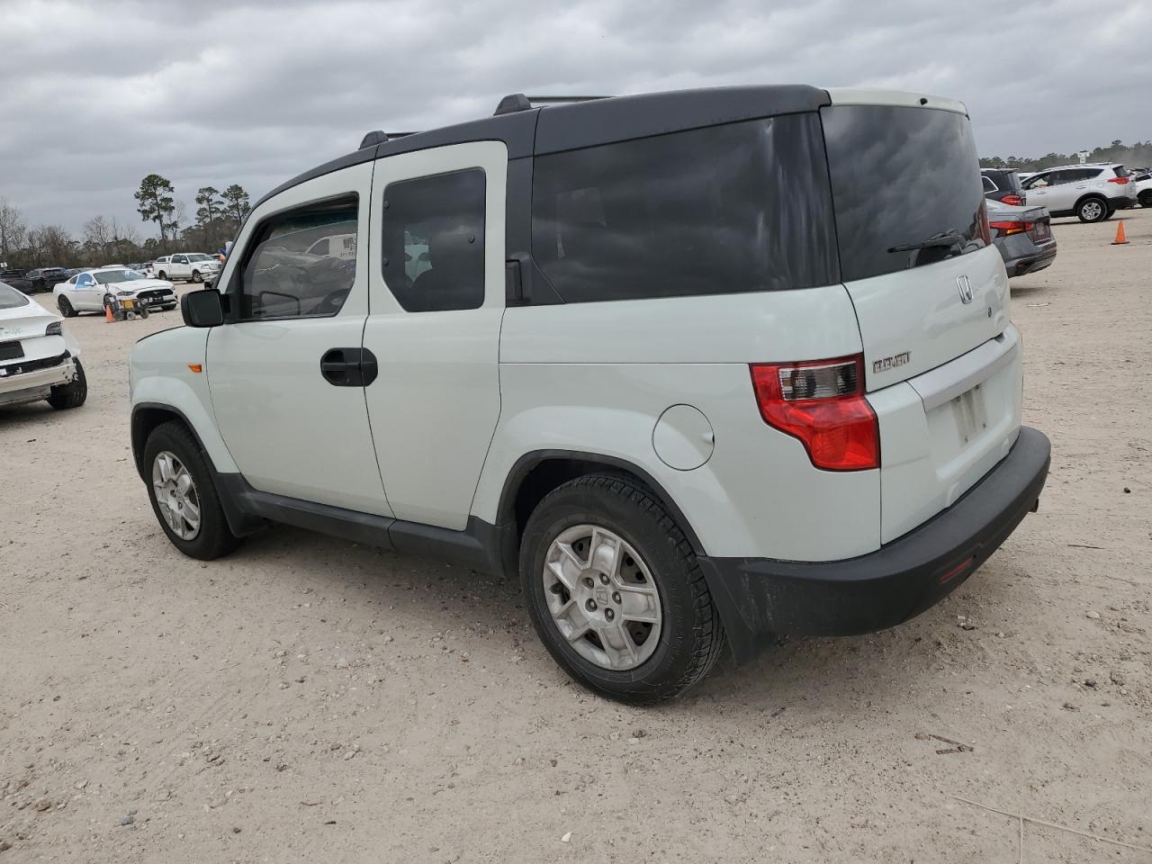 2010 Honda Element - Image 2